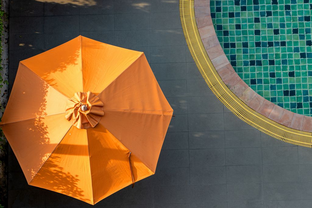 Parasol de piscine orange