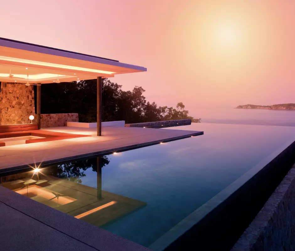 Couché de soleil sur piscine Couché de soleil sur piscine