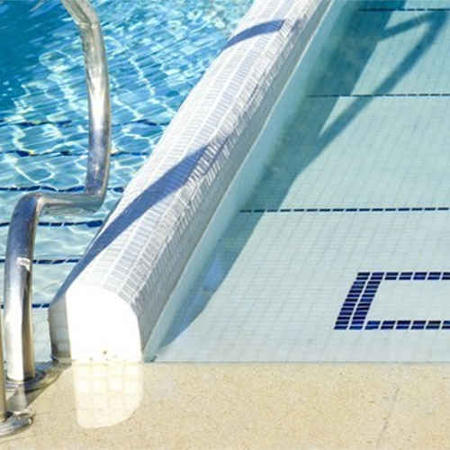 Accès PMR dans une piscine Accès PMR dans une piscine