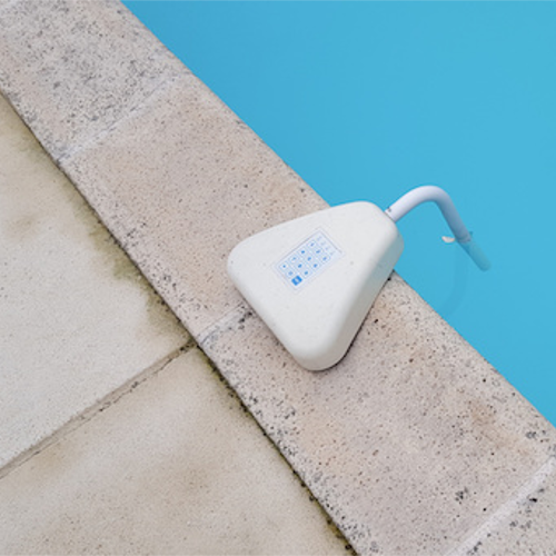 which safety equipment for collective swimming pool ?