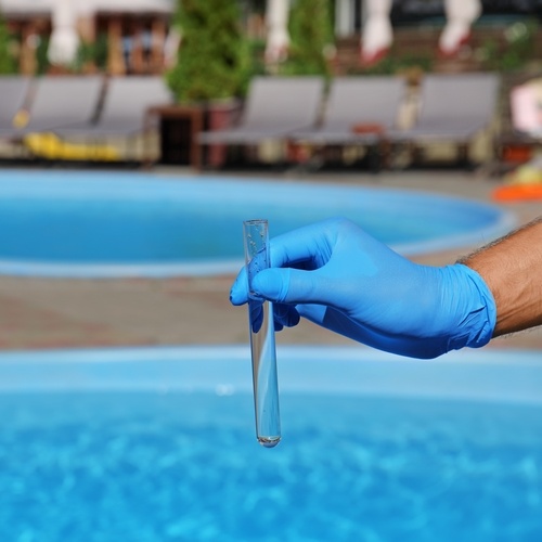 Entretien de l'eau d'une piscine